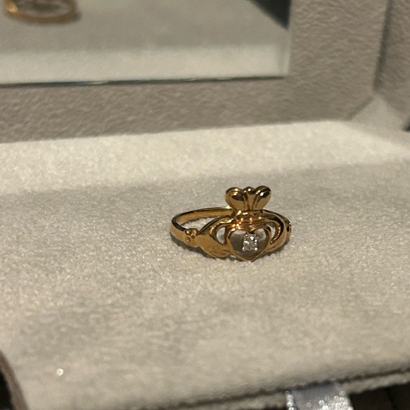 Gold diamond claddagh ring 10k - Picture 3 of 5